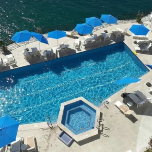 La Jolla de Mismaloya Swimming Pool and Oceanfront View